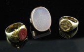 An 18ct gold signet ring with