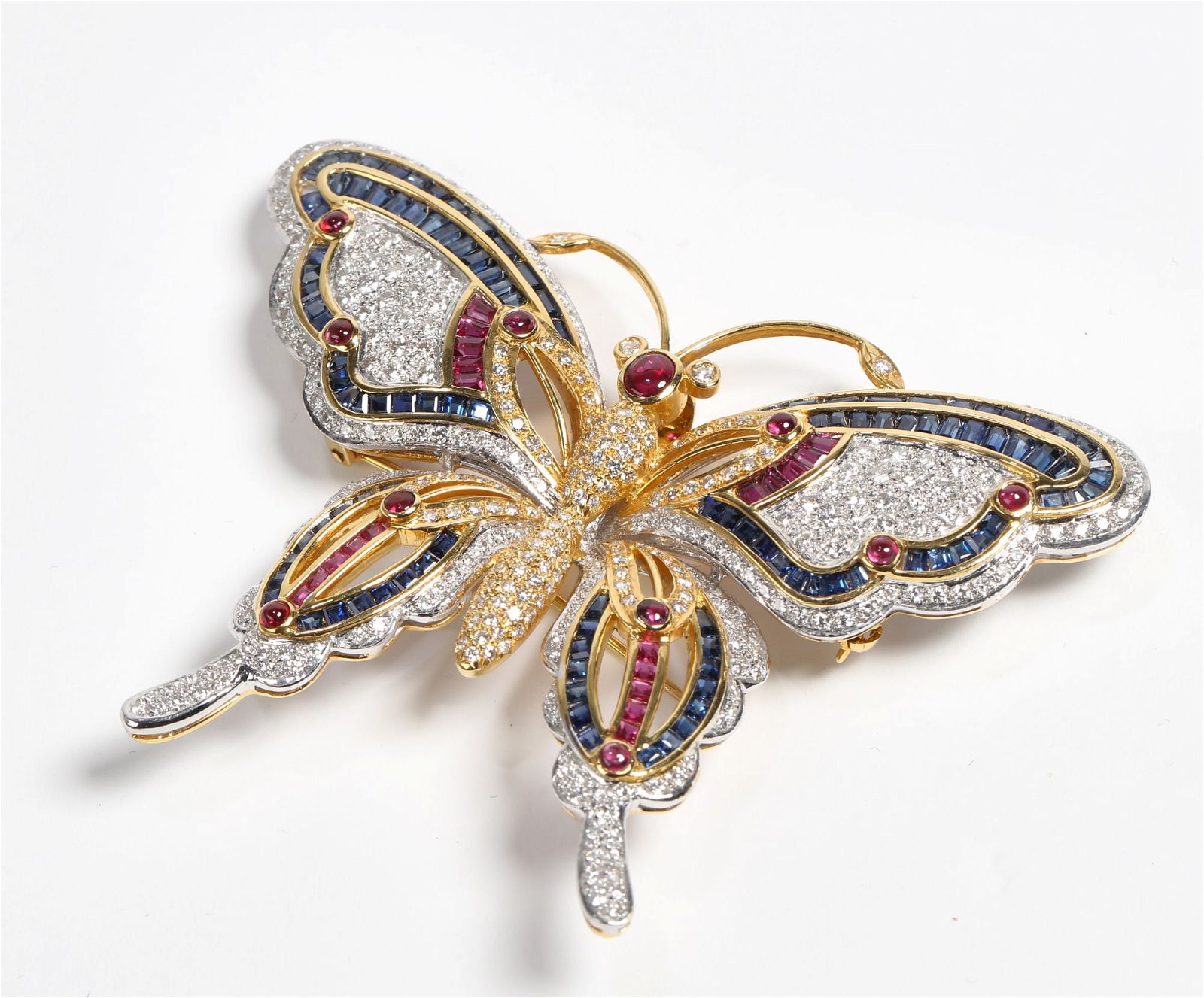 AN 18K BI-COLOR GOLD BUTTERFLY