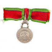 AN 18K COMMEMORATIVE PIN BY GA