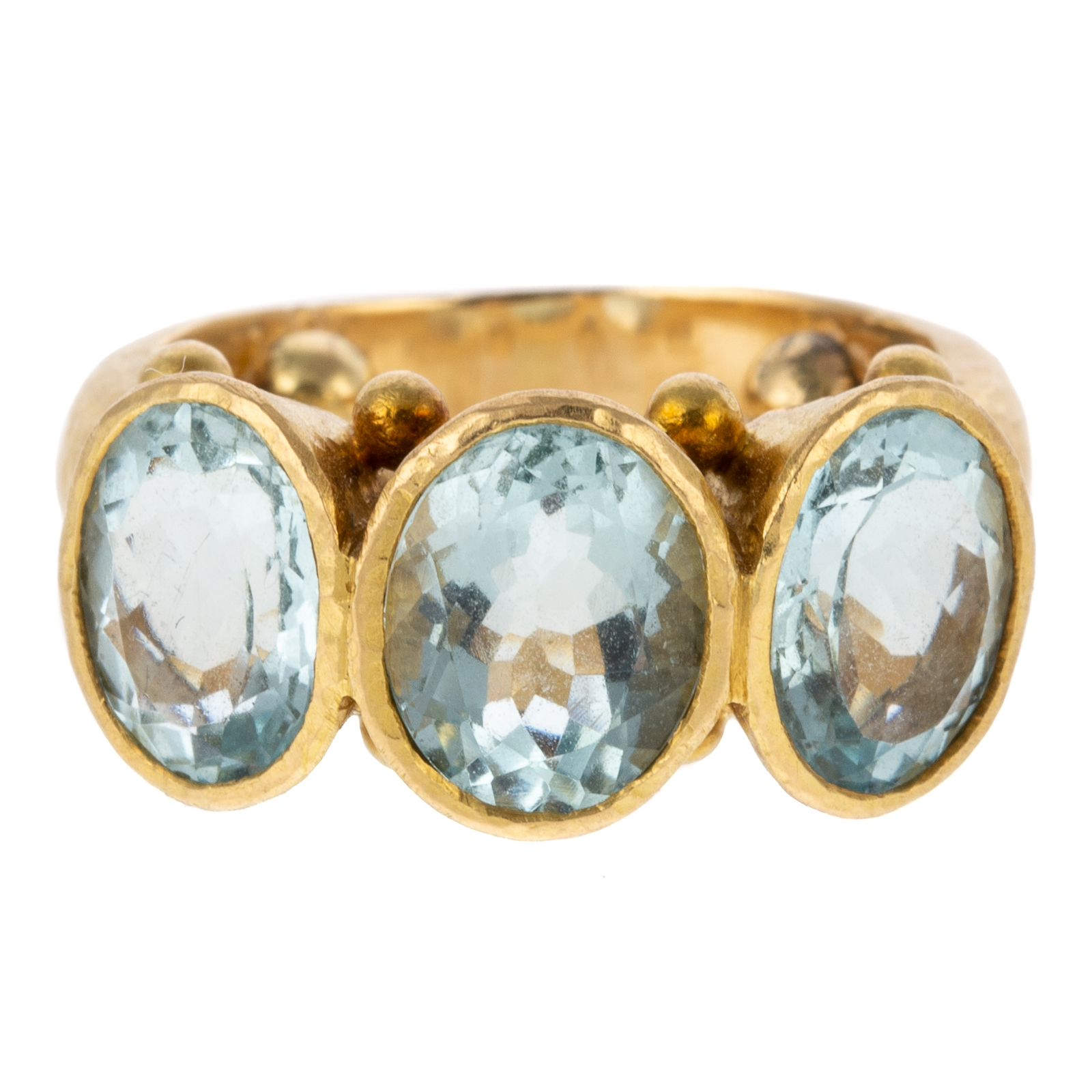 AN 18K HAMMERED FINISH BEZEL-SET