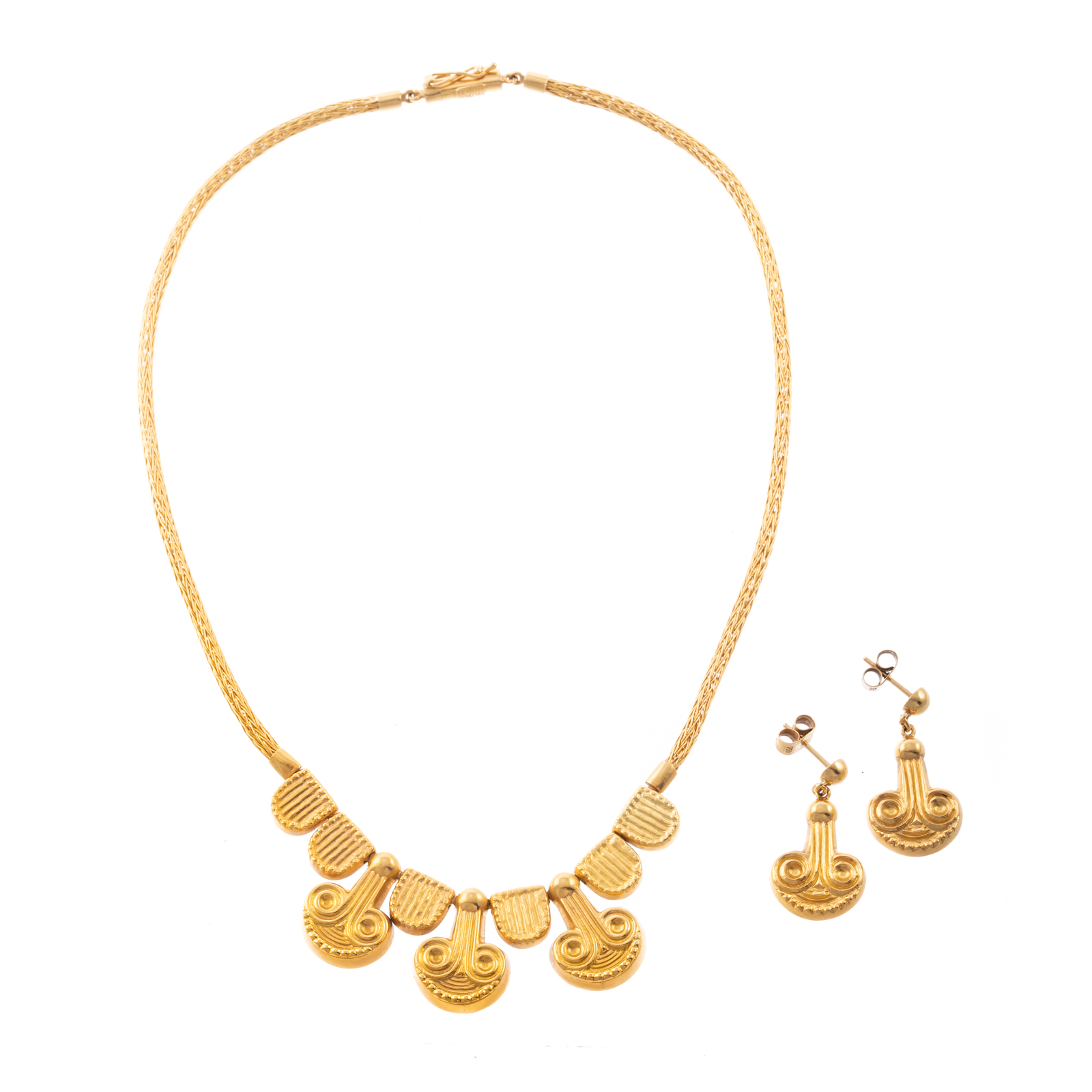 AN 18K NECKLACE & EARRINGS SET BY