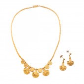 AN 18K NECKLACE & EARRINGS SET