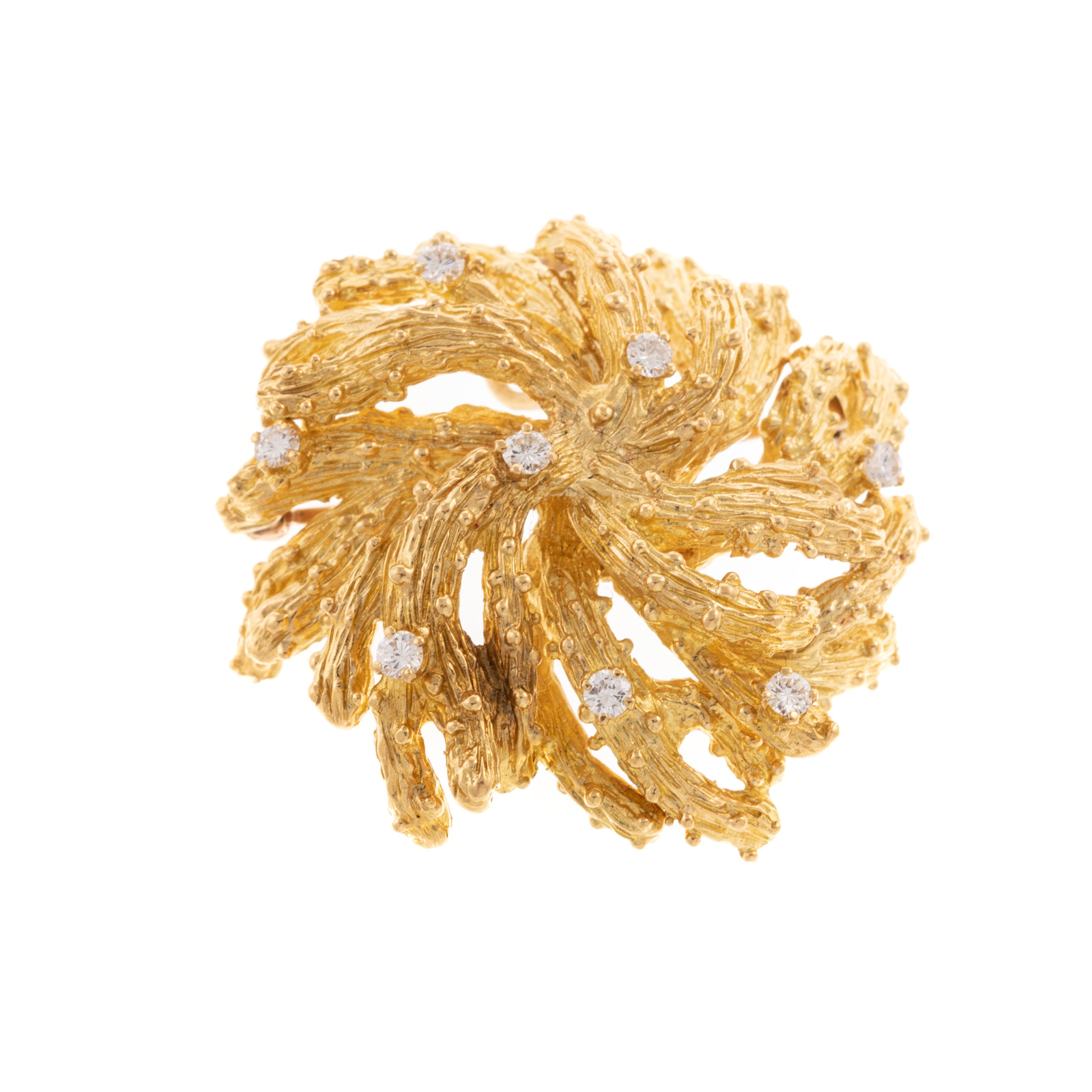 AN 18K TEXTURED DIAMOND PINWHEEL