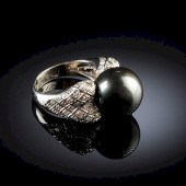 AN 18K WHITE GOLD, BLACK SOUTH