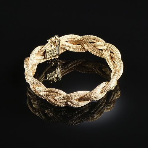 AN 18K YELLOW GOLD GUCCI