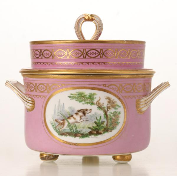 AN 18TH CENTURY SEVRES PORCELAIN