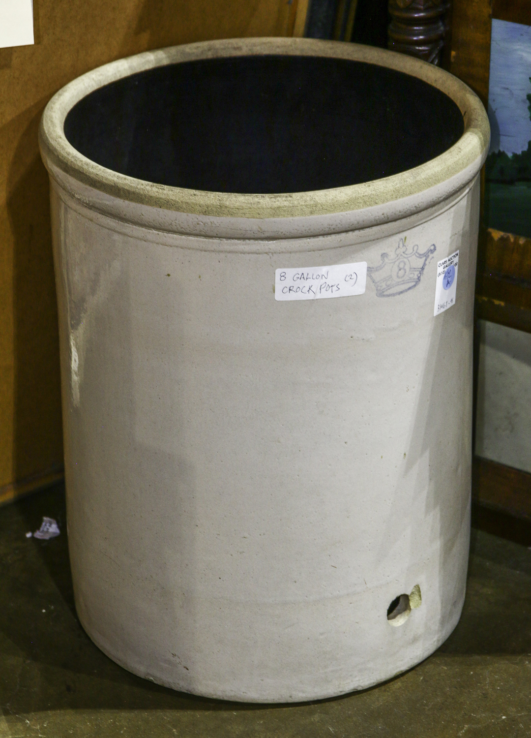 AN 8 GALLON SALT GLAZE CROCK WITH
