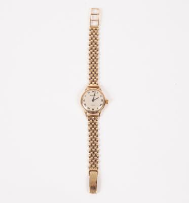 An Accurist 9ct gold cased watch on