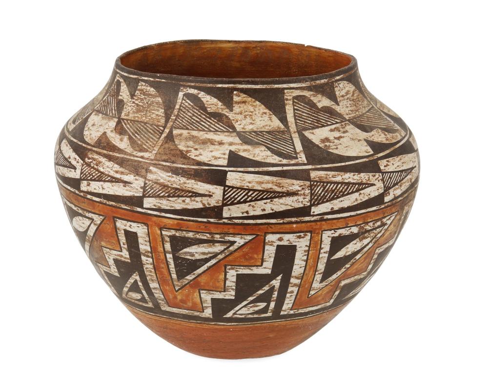AN ACOMA POTTERY OLLAAn Acoma