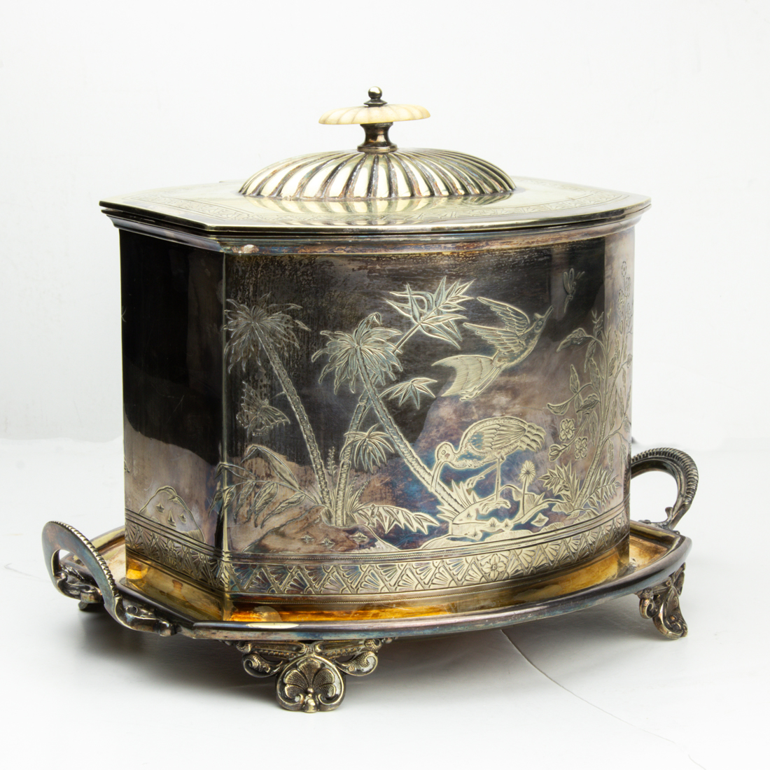 AN AESTHETIC MOVEMENT WALKER AND