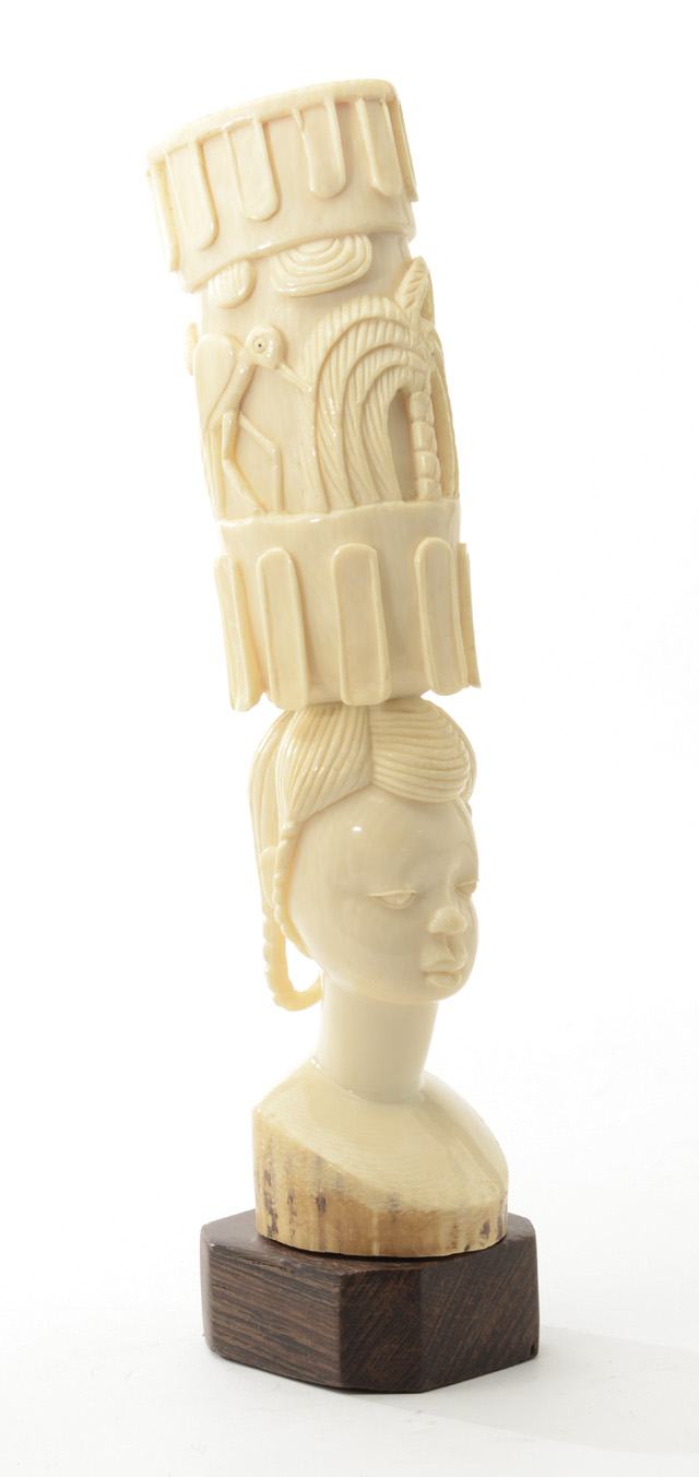 AN AFRICAN ELEPHANT IVORY CARVING