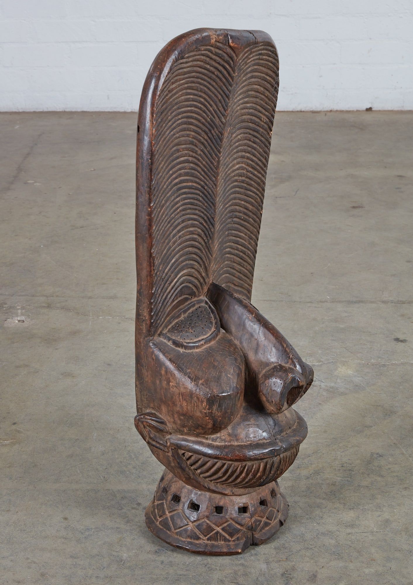AN AFRICAN TRIBAL CARVED WOOD