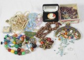 An agate coloured bead necklac
