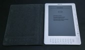 AN AMAZON KINDLE Includes case