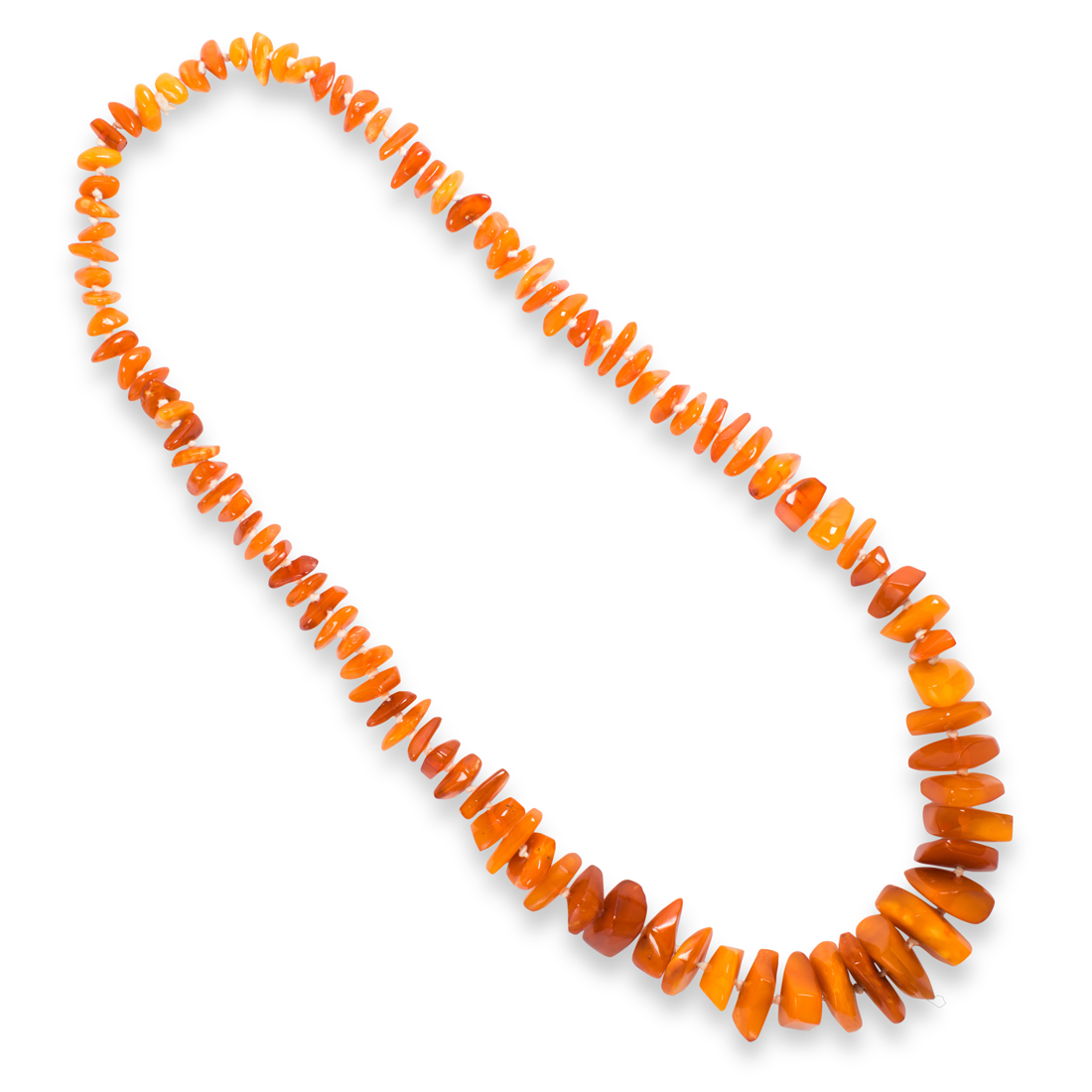 AN AMBER NECKLACE An amber necklace