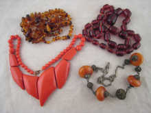 An amber necklace approx 72cm