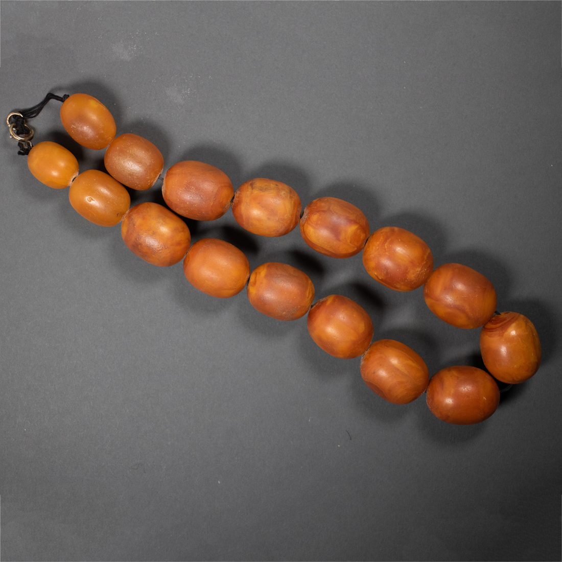 AN AMBER NECKLACE Asian amber