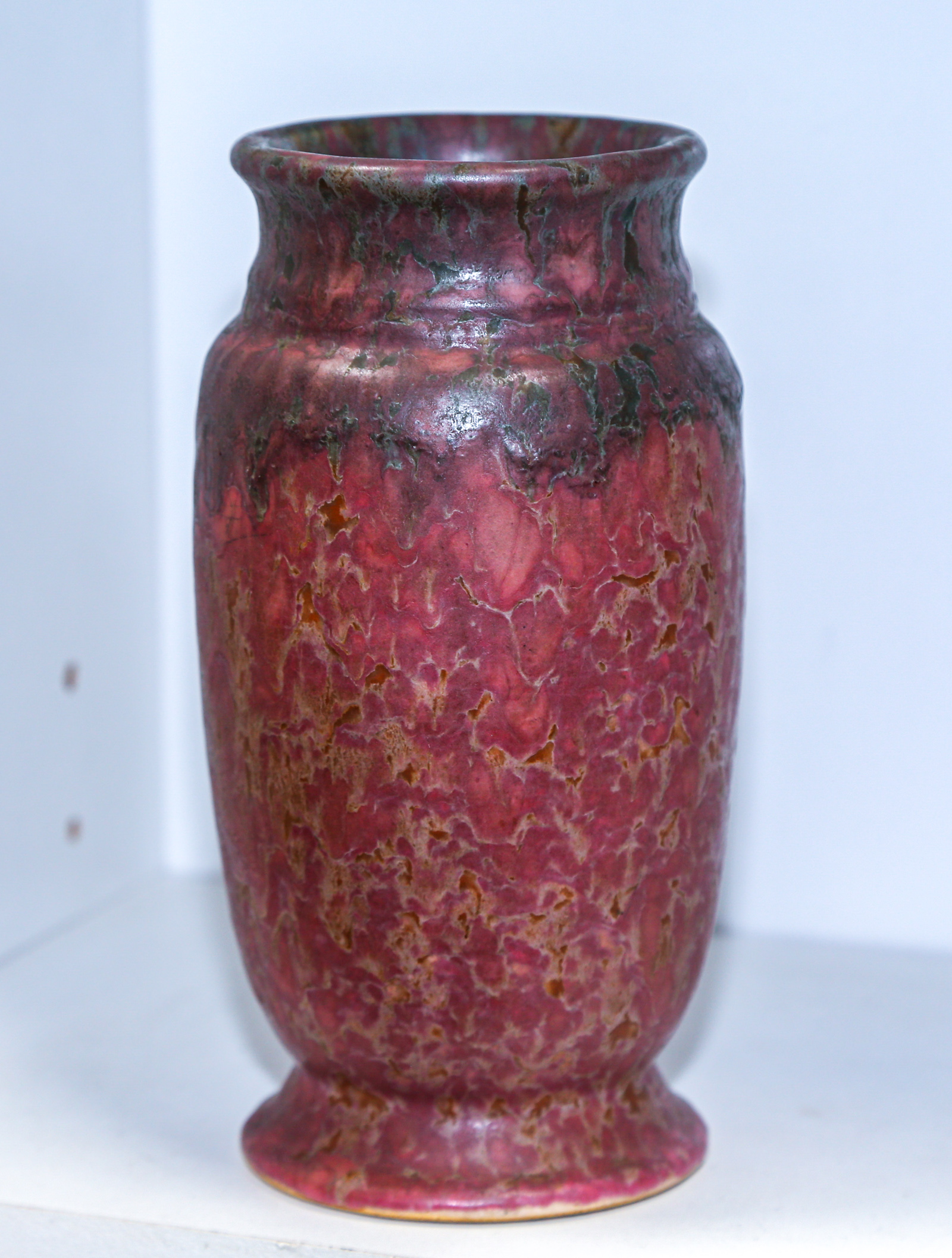 AN AMERICAN ART POTTERY VASE