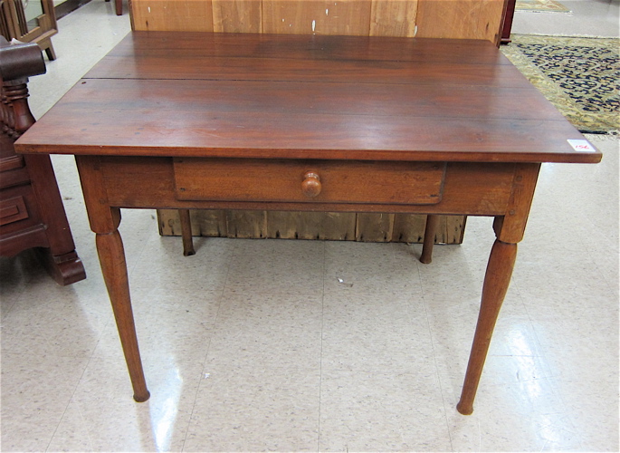 AN AMERICAN COUNTRY FURNITURE