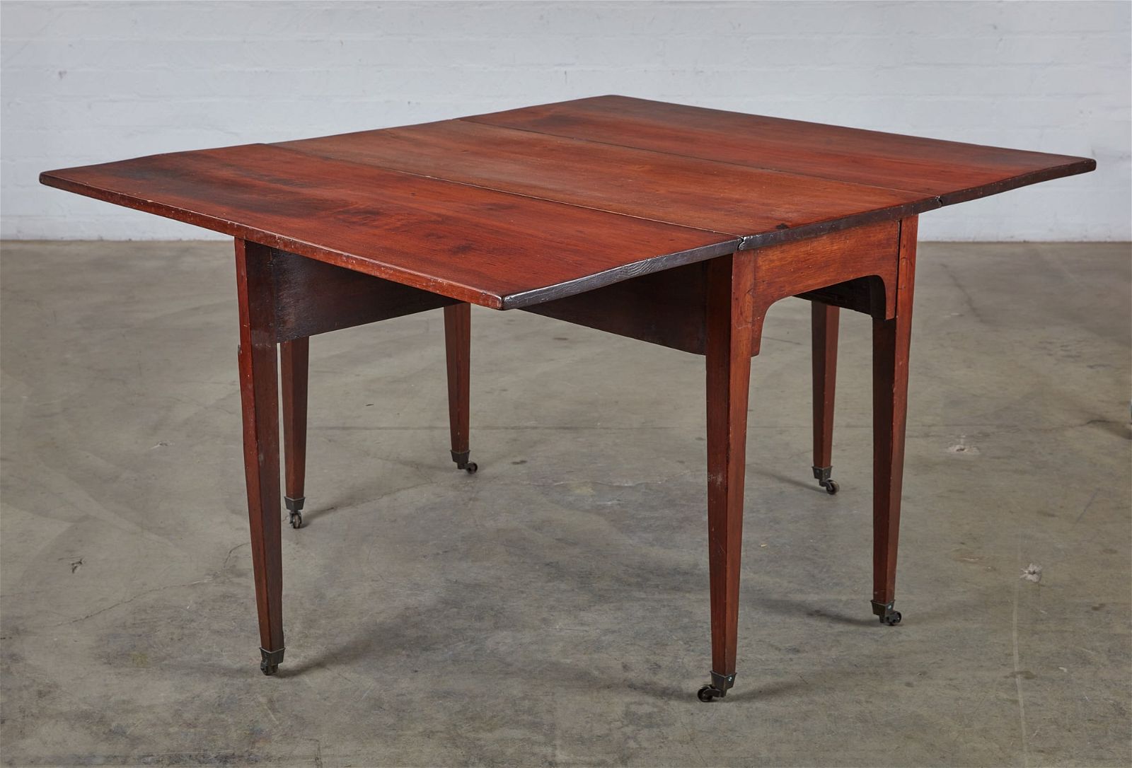 AN AMERICAN FEDERAL DROP LEAF