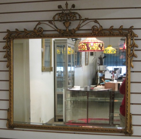 AN AMERICAN GILT WOOD WALL MIRROR