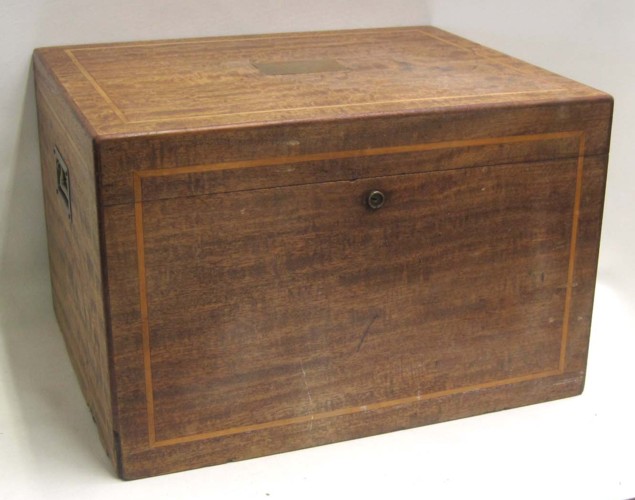 AN AMERICAN MAHOGANY VICTORIAN