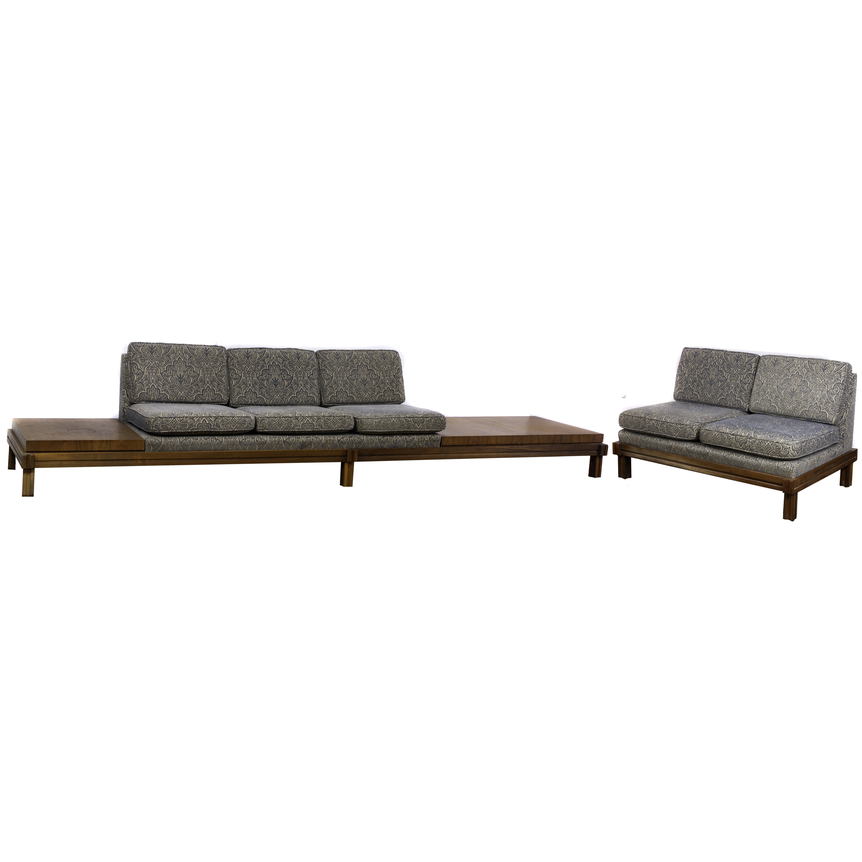 AN AMERICAN MODERN SOFA SUITE An