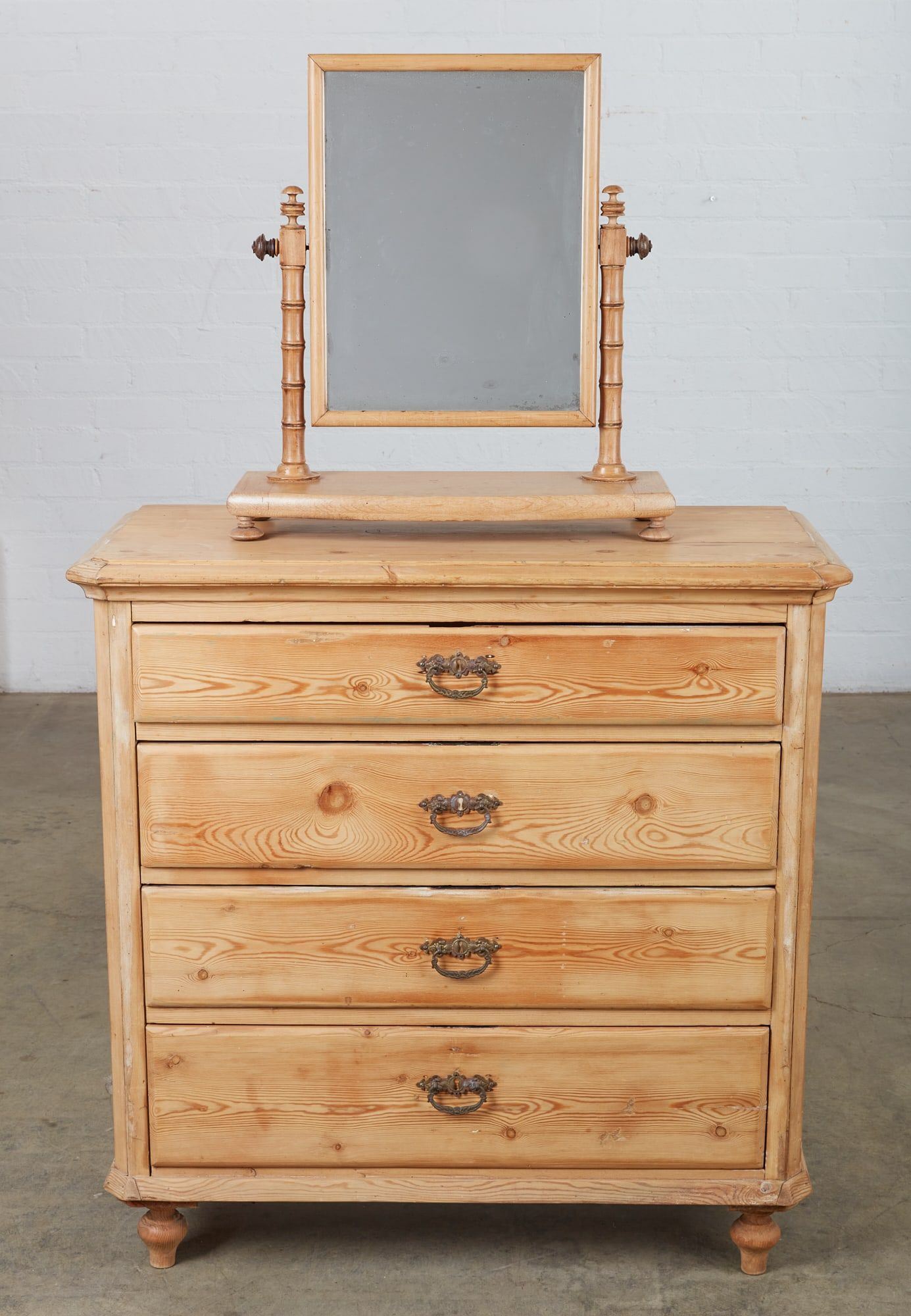 AN AMERICAN PINE CHEST OF
