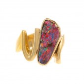 AN AMOEBA-SHAPED BLACK OPAL RI