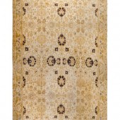 An Amritsar-Design Wool Rug
Mo
