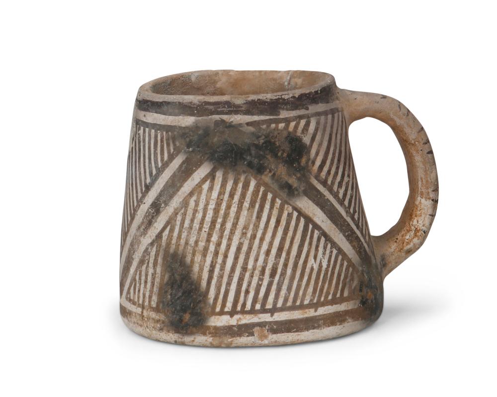 AN ANASAZI POTTERY MUGAn Anasazi