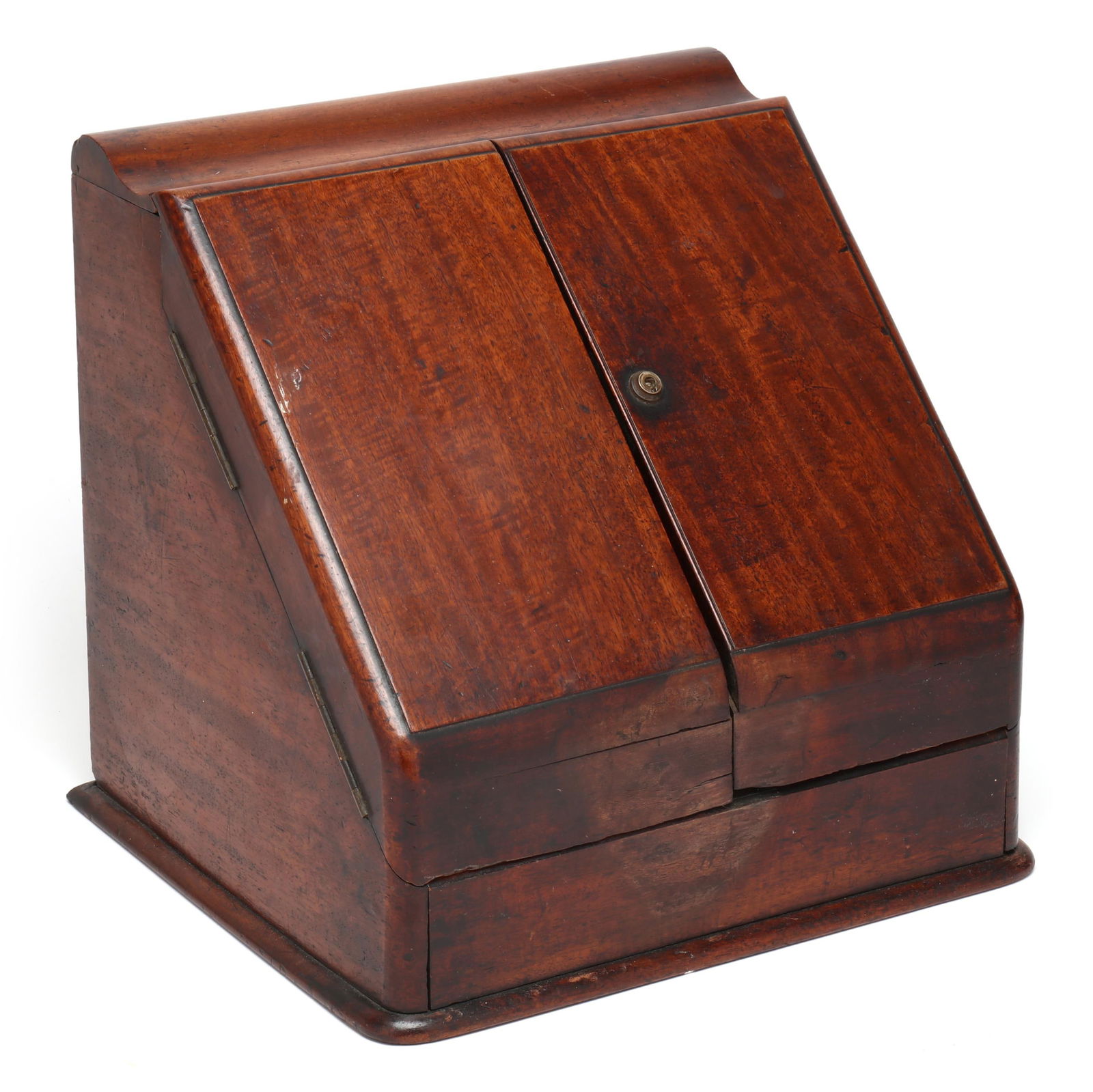 AN ANTIQUE ENGLISH MAHOGANY