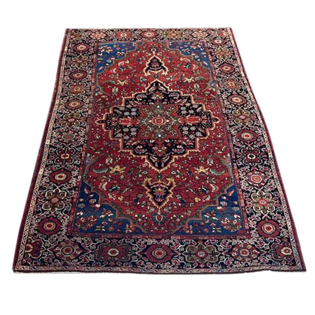 AN ANTIQUE FARAHAN SAROUK CARPET An