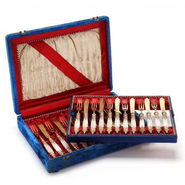 AN ANTIQUE GERMAN .800 SILVER CASED