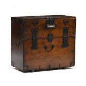 AN ANTIQUE KOREAN TANSU CHEST