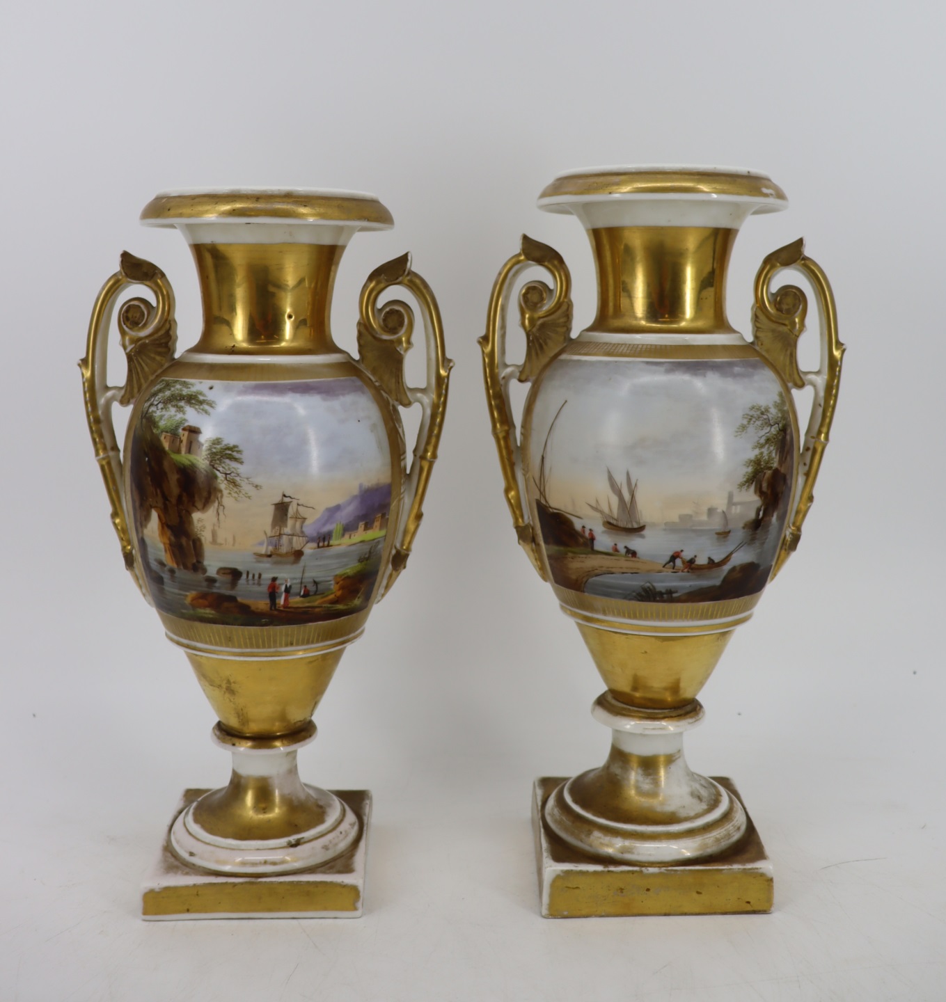 AN ANTIQUE PAIR OF OLD PARIS