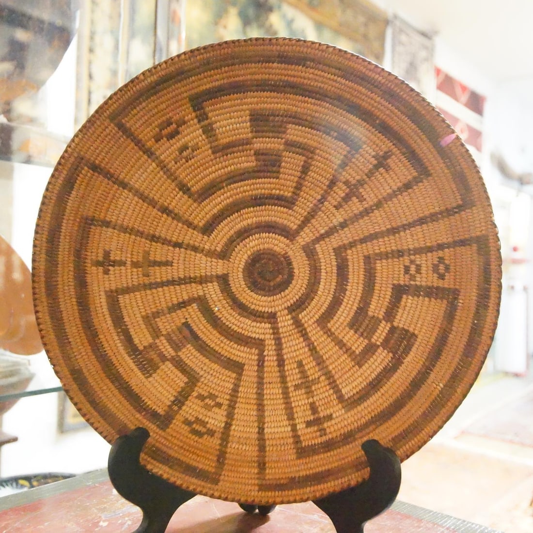 AN ANTIQUE PIMA TRAY WITH