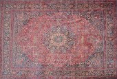 AN ANTIQUE SAROUGH MAHAL CARPE