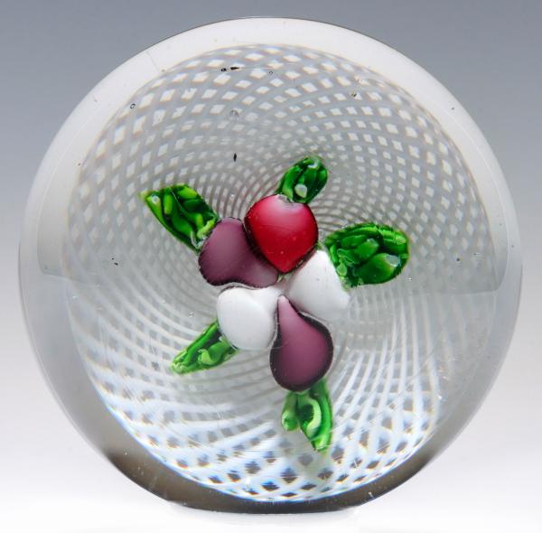 AN ANTIQUE ST. LOUIS PAPERWEIGHT