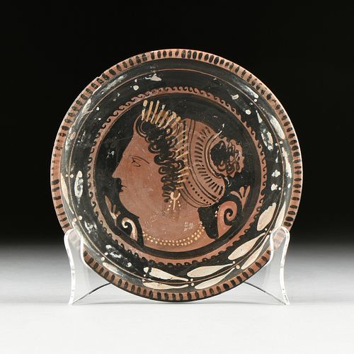 AN APULIAN RED FIGURE BLACK
