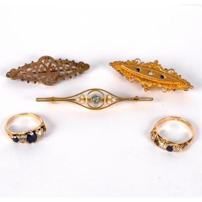 An aquamarine and pearl bar brooch,