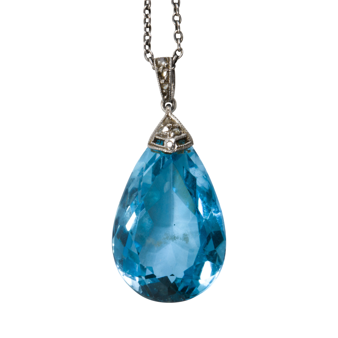 AN AQUAMARINE, DIAMOND AND PLATINUM