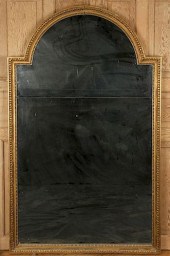 AN ARCHED TOP GILT MIRROR CIRC