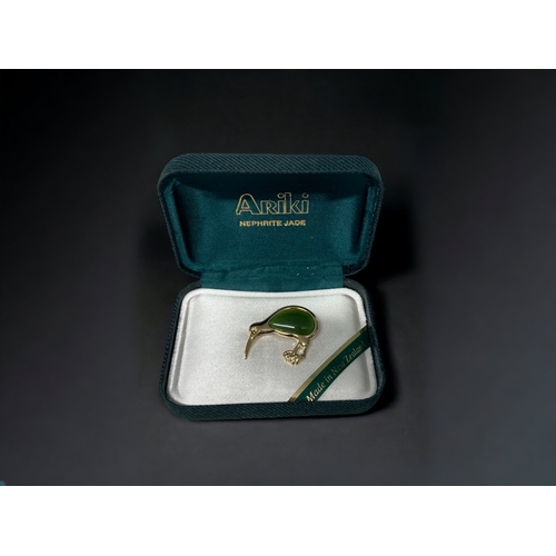 AN ARIKI NEPHRITE JADEGOLD PLATED