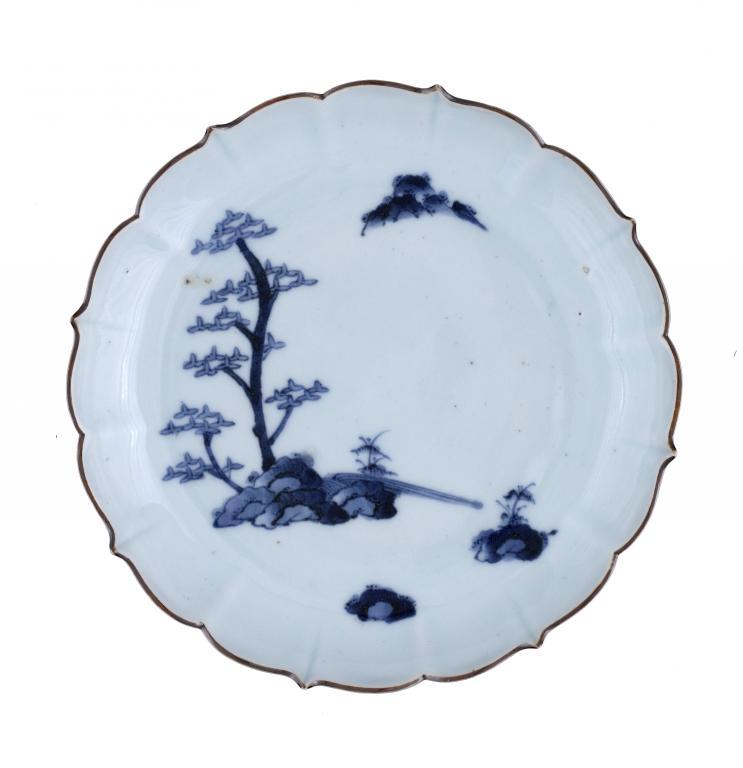 AN ARITA PETAL LOBED DISH painted