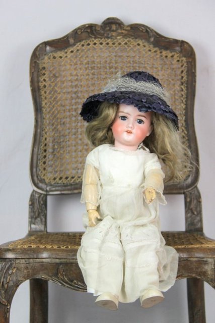 An Armand Marseille bisque head