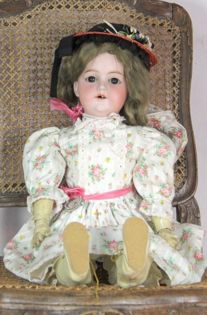 An Armand Marseille bisque head