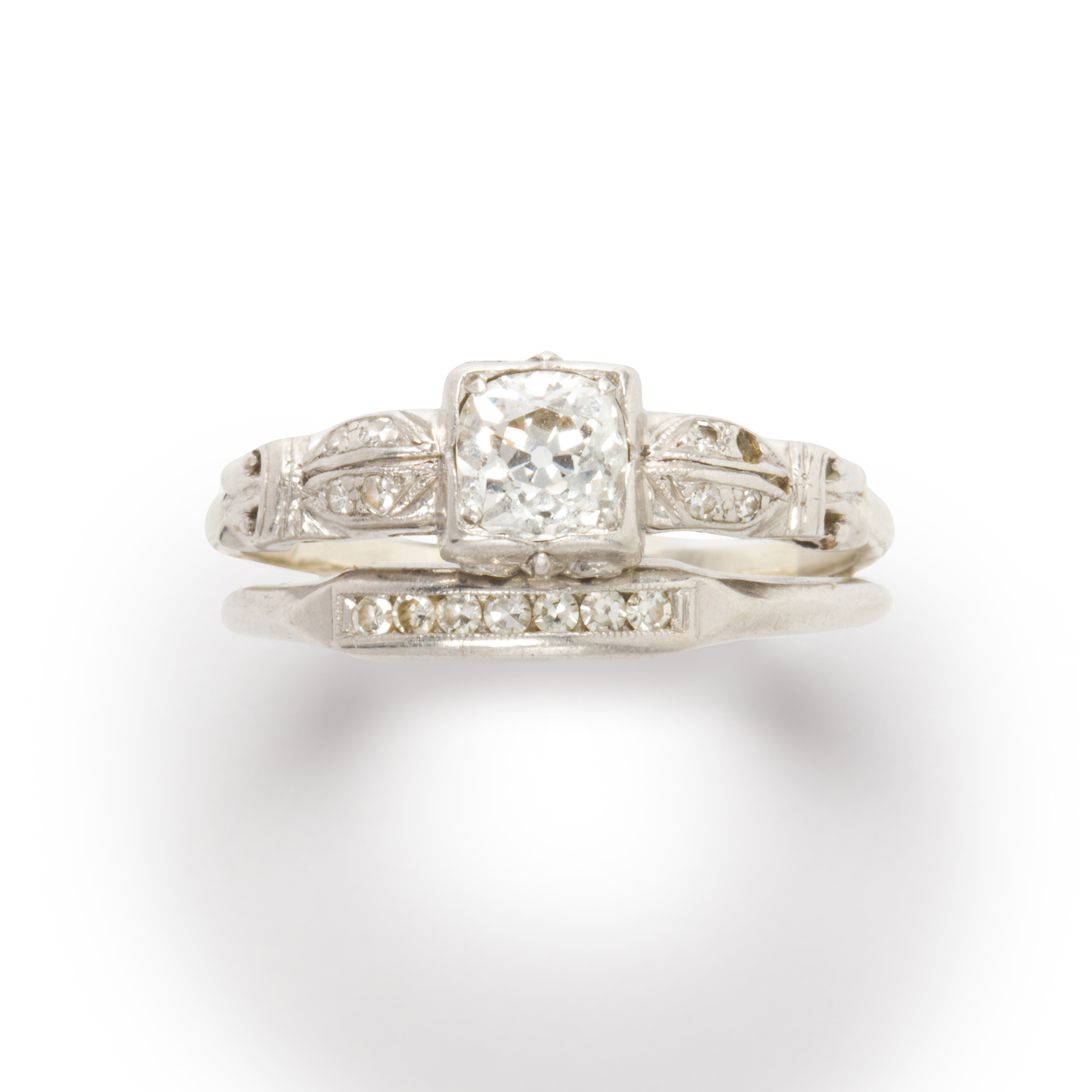 AN ART DECO DIAMOND AND PLATINUM