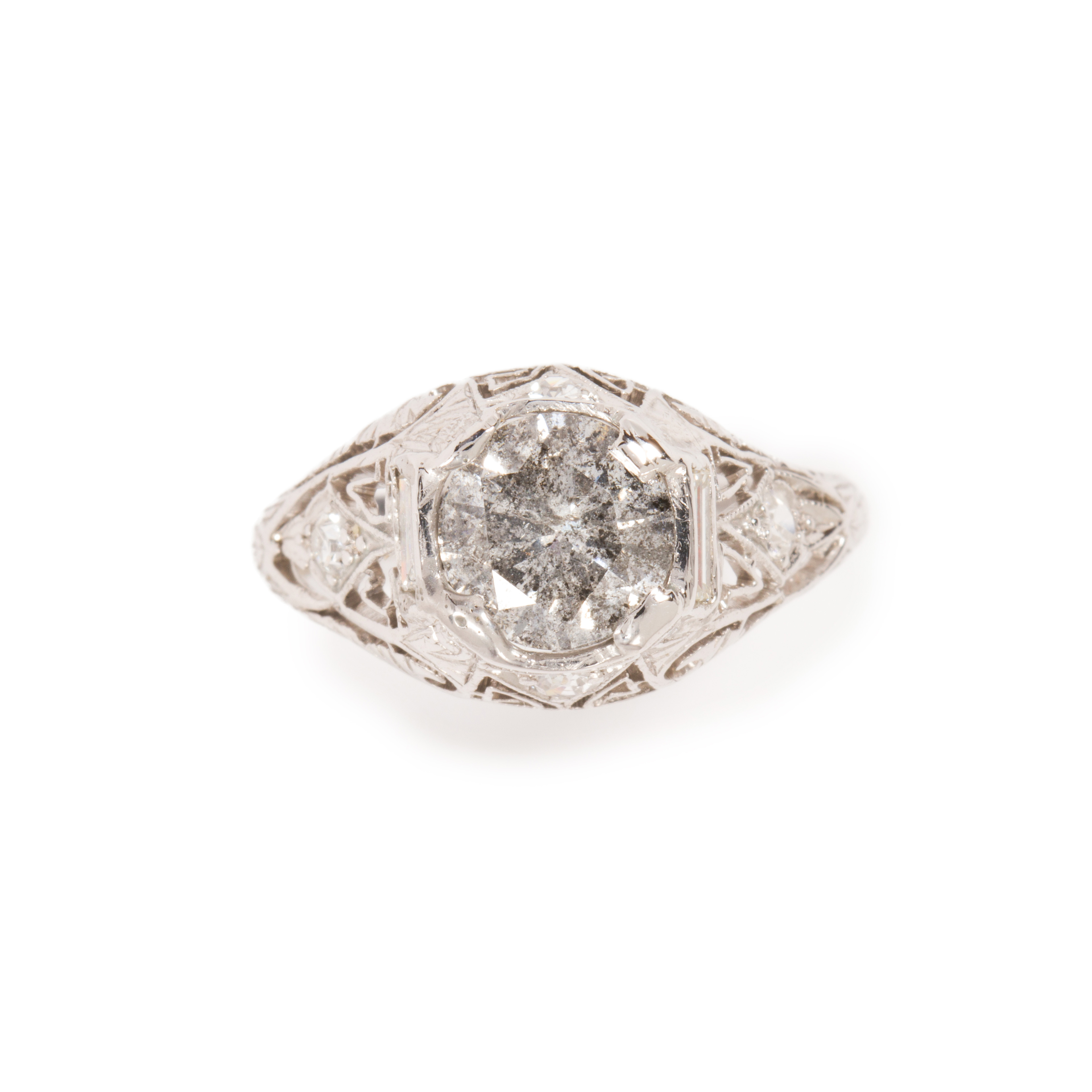 AN ART DECO DIAMOND AND PLATINUM