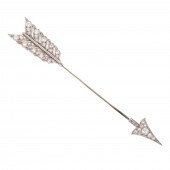 AN ART DECO DIAMOND ARROW JABO